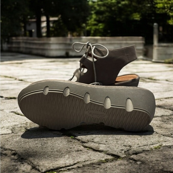 Clarks Clarene Grace Gladiator Wedge Sandal. Size 9.5. Excellent Condition. - Picture 7 of 8